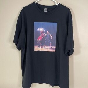 GILDAN The Office Michael vs Michael Basketball Short Sleeve Black Novelty Tee